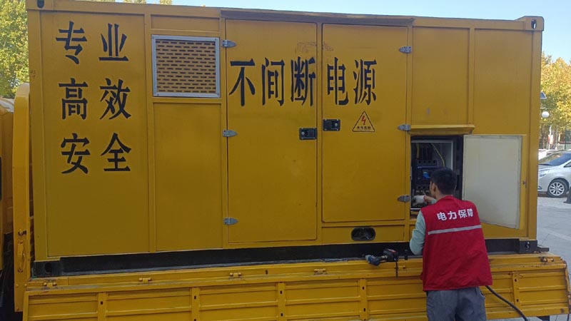 温宿柴油发电机组和UPS电源配合使用时，如何避免切换过程中的电力中断？